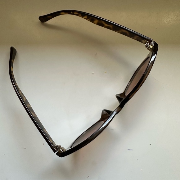 Brown Tortoise Square Frame Sunglasses - Picture 6 of 6